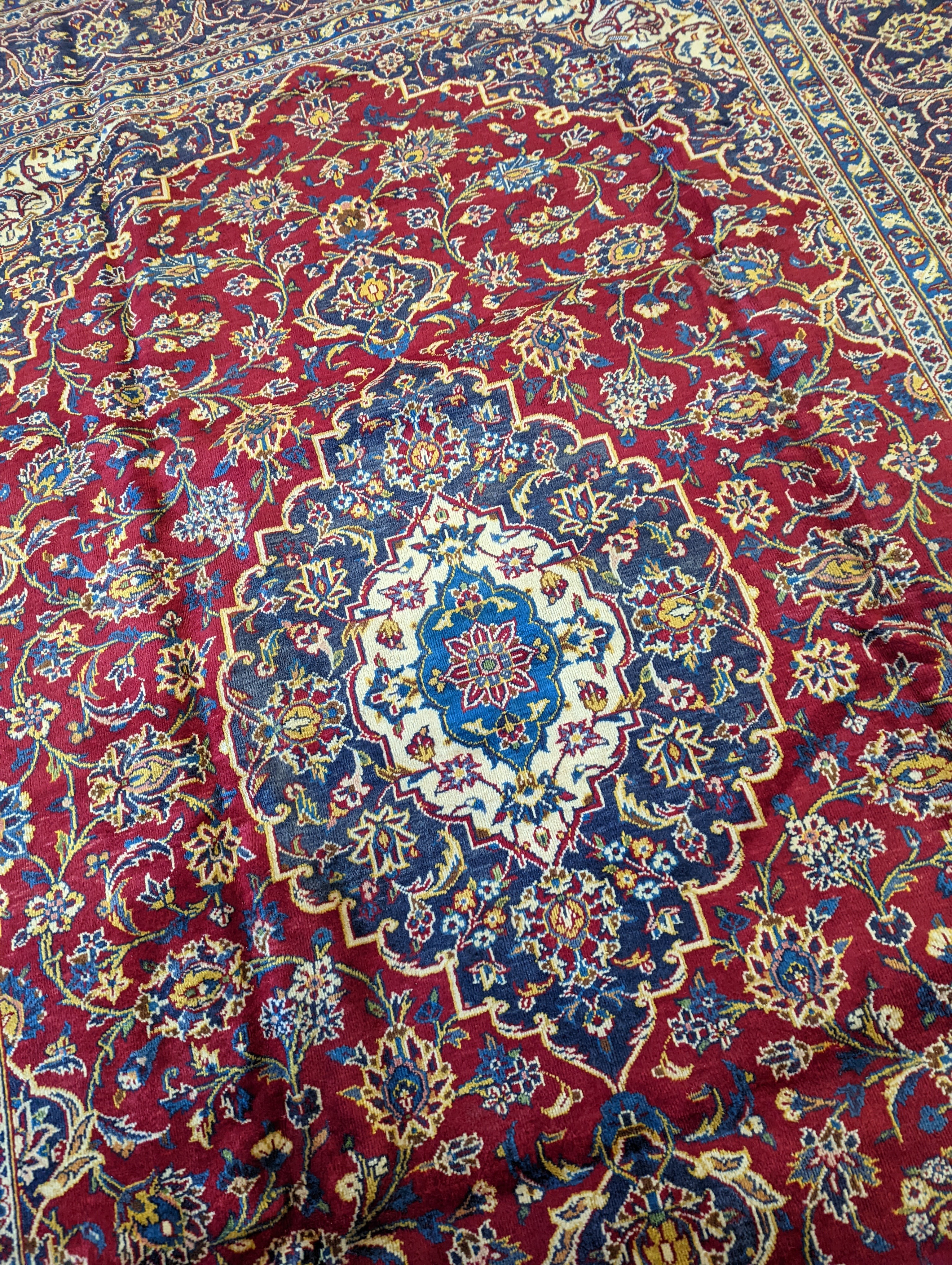 A Kashan carpet, 330 x 244cm